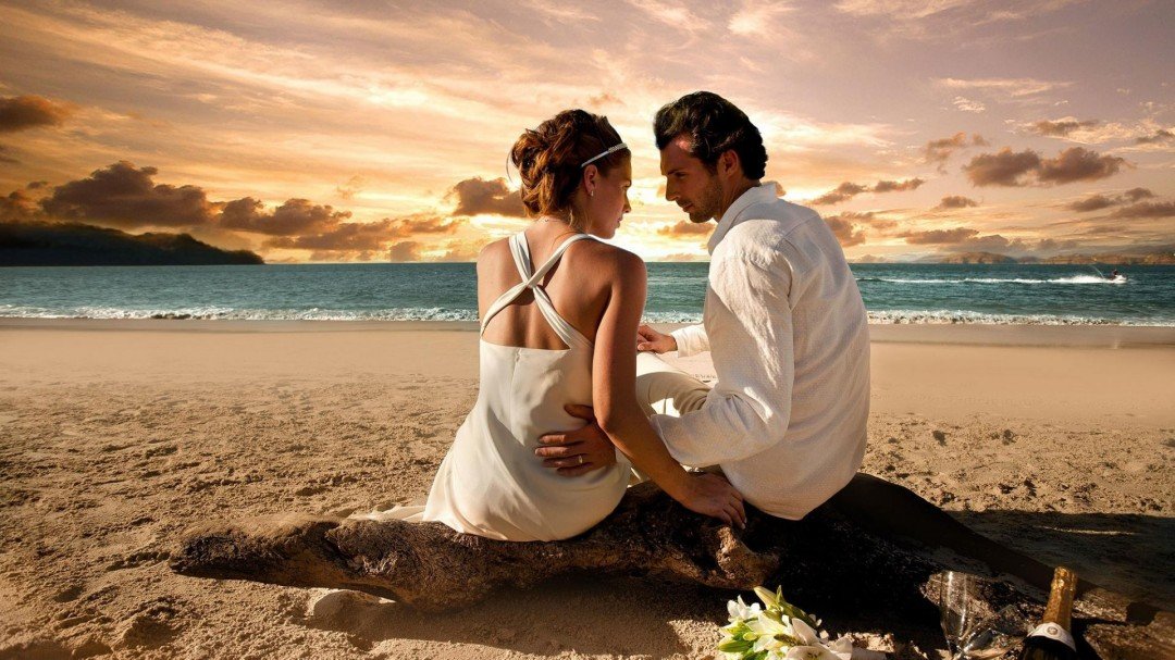 Maui Me helps couples have the romantic Maui Beach wedding of their dreams.